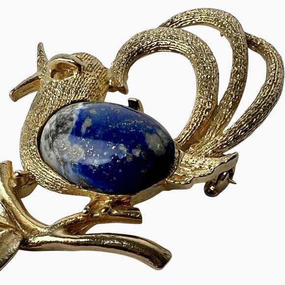Vintage Bird Brooch Blue Stone Cabochon Textured Gold Tone Swirl Tail 2 Inch - Picture 3 of 11